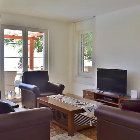 فيلة Zeytin Kalkan *