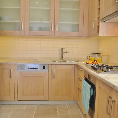 فيلة Zeytin Kalkan كاس